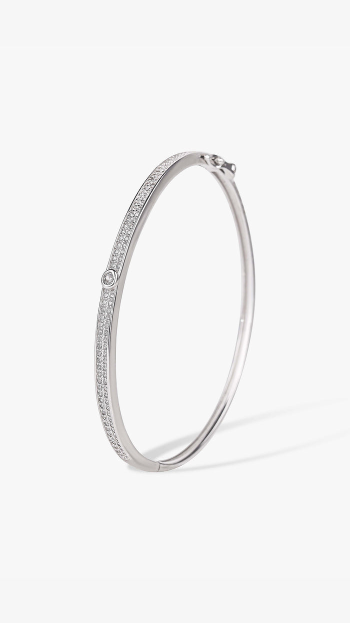Designer 925 silver pendant chain with simple luxury detailing.