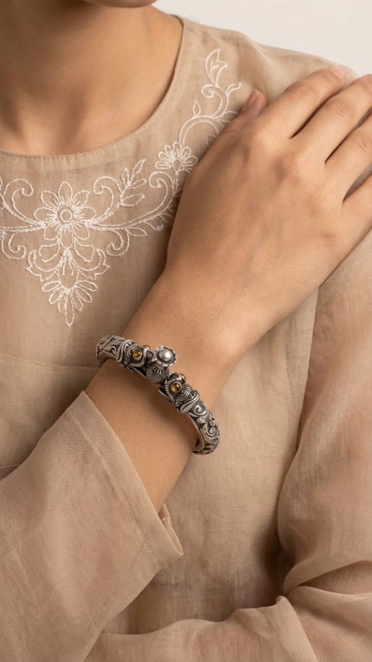 AJB Silver Arte: Engraved Serpent Motif 925 Sterling Silver Bangle