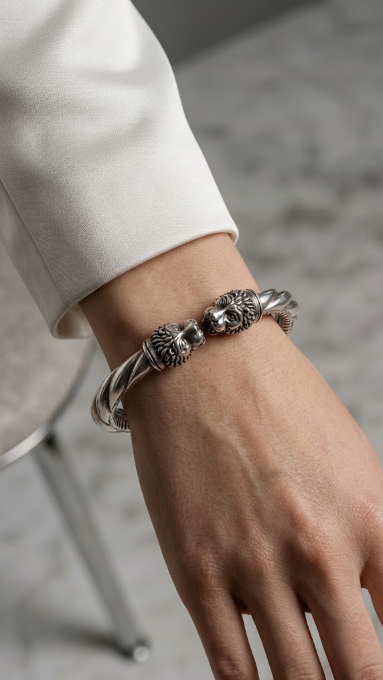 AJB Silver Arte: Majestic Lion Head 925 Sterling Silver Bangle